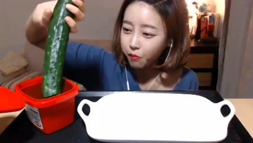 娱乐吃瓜酱情侣间必听