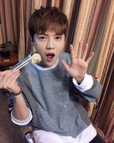 娱乐吃瓜酱刚满十八岁